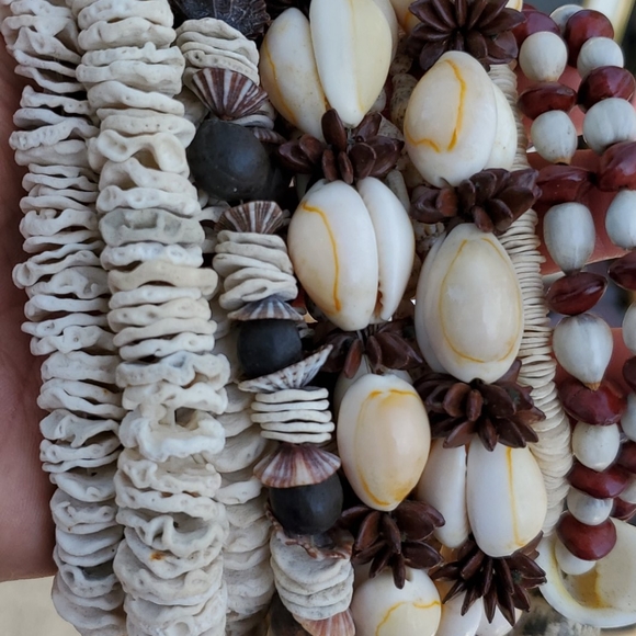 Vintage shell necklaces/beads set - Picture 5 of 5